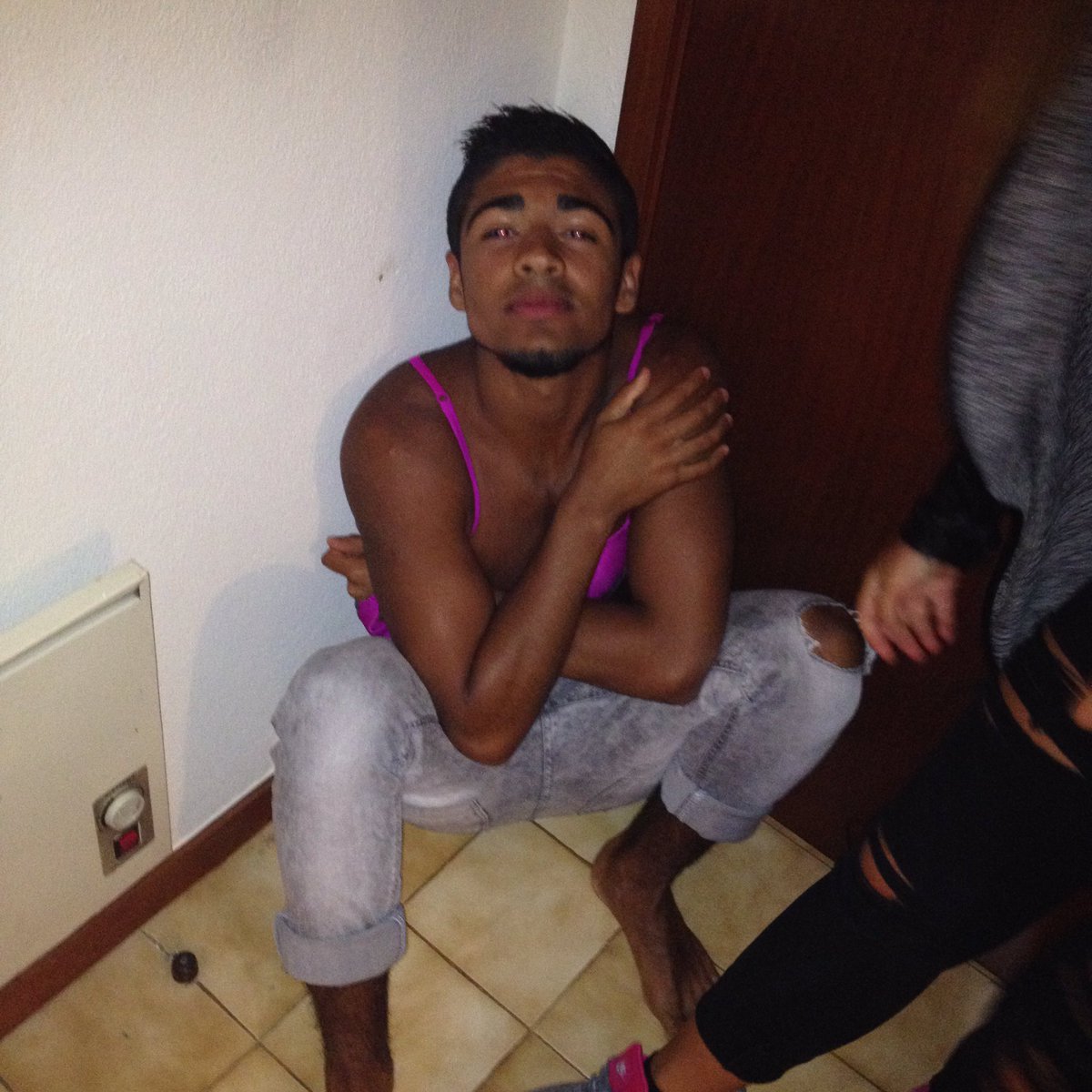 JeremyPereiira's tweet photo. MAIS REGARDEZ MOI CE BG !!!!!!!!! Se travestir lui va a merveille @JasoonAleixo https://t.co/fKp5YKNRwG