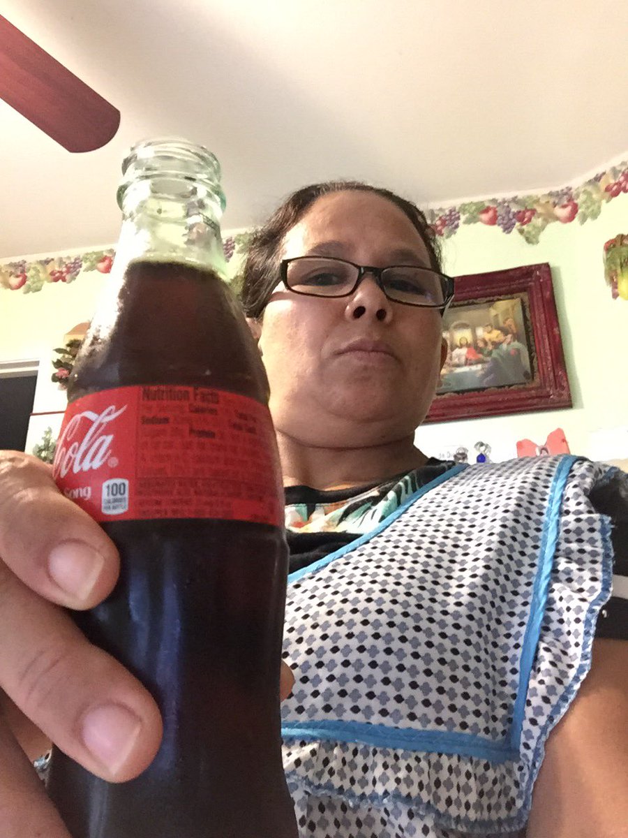ugh_estrella's tweet photo. *sees Coke https://t.co/L6tVGknWen