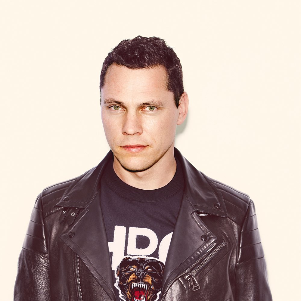 DaMovementTv's tweet photo. Otro éxito del 2016 es de @tiesto & #BobbyPuma con el tena #MakingMeDizzy 🎉🙌🏼💃🏻🎧 https://t.co/2FJJebUrAT