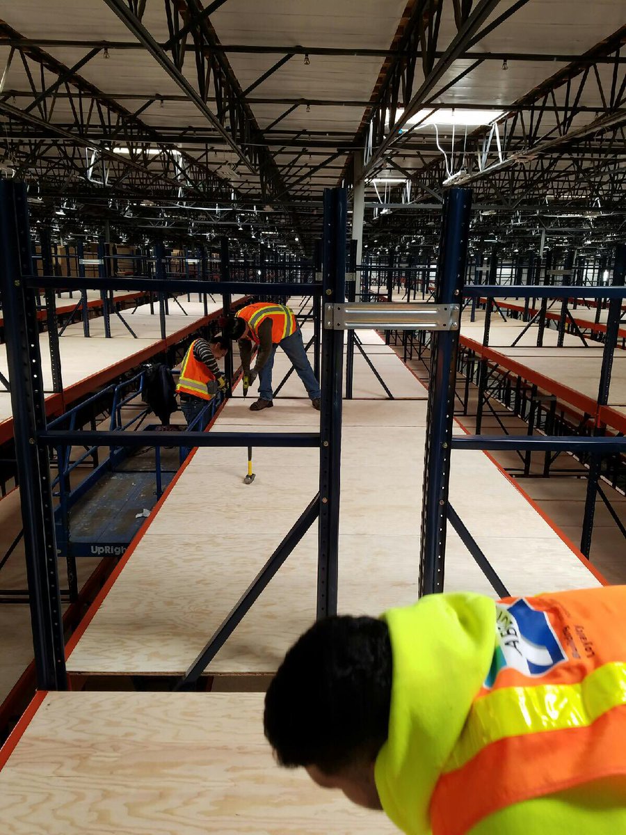 STARRACK_INC's tweet photo. Progress of the Pallet Rack Installation at Perris CA project by #starrackcrew #installation @CesarChavezH #starrack https://t.co/uENDVG6dQv