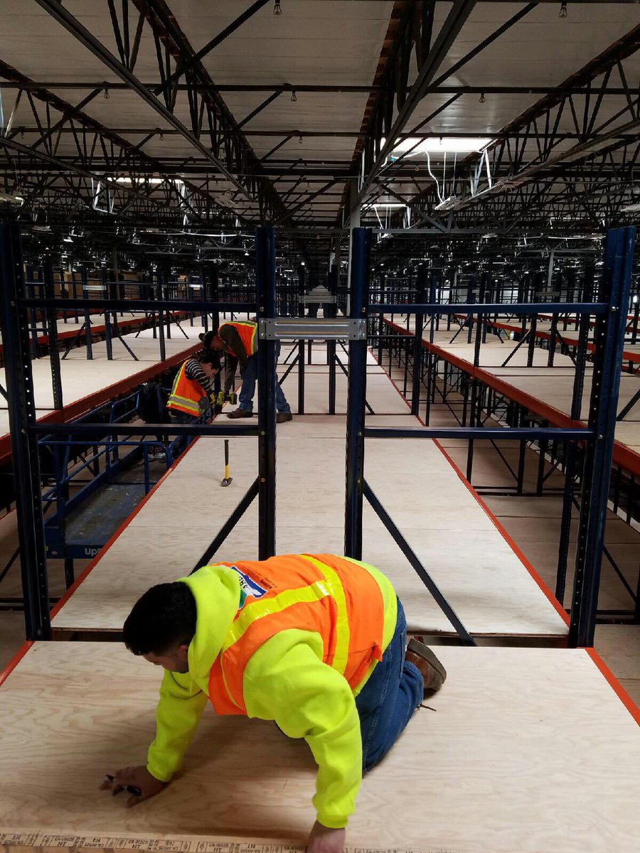 STARRACK_INC's tweet photo. Progress of the Pallet Rack Installation at Perris CA project by #starrackcrew #installation @CesarChavezH #starrack https://t.co/uENDVG6dQv