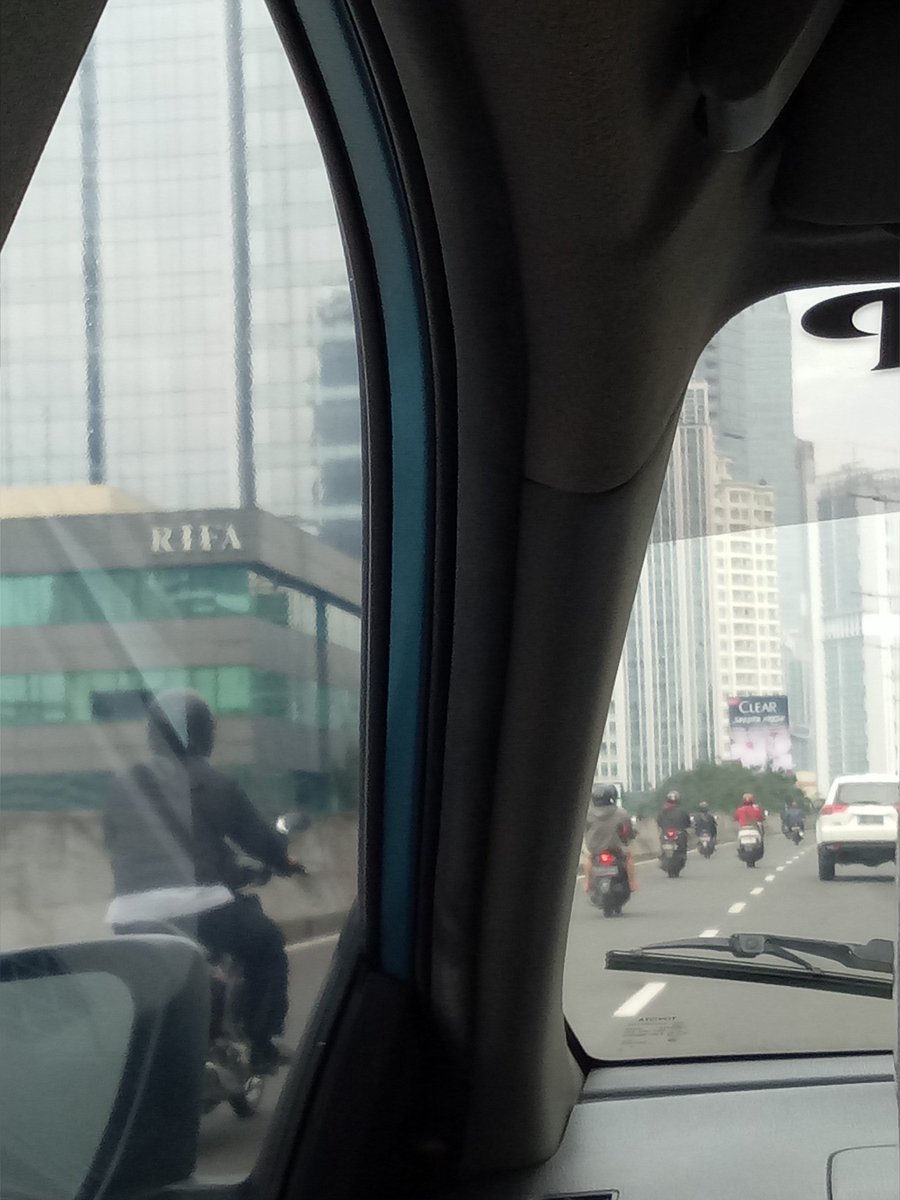 iinsofjan's tweet photo. @TMCPoldaMetro Semakin banyak motor yg menggunakan jalan layang non-tol Kasablanka-Tanah Abang.. https://t.co/Qr6zHt0IU6