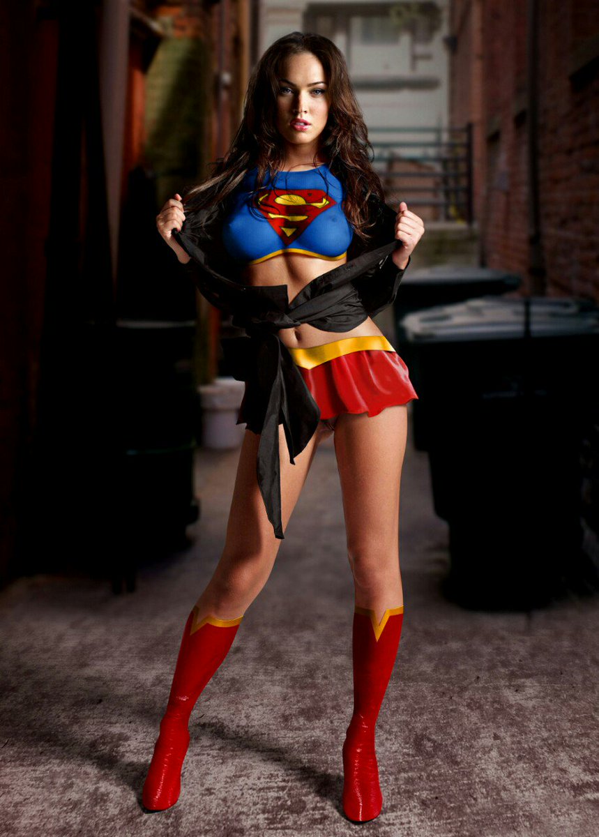 GGandCosplay's tweet photo. SuperGIRL!!. Here come the girls #cosplay #geek #womenareawesome #warrior #batman #catwoman https://t.co/tB85RMAwES