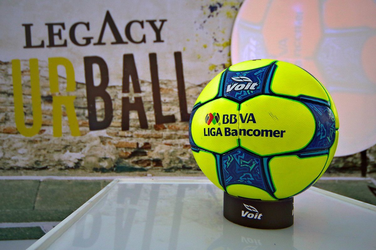 LigaBBVAMX's tweet photo. Se Presentó el Balón de @VoitFutbol #LEGACYURBALL, con el que se jugará el #Clausura2017: https://t.co/b1YY9ENqK8 https://t.co/AYZn5I2VRV