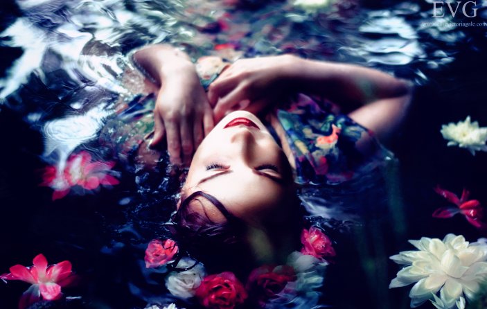 atheart62's tweet photo. In the forest
She'll die
A hundred times
Cherry pink
Blossom red
Goddess of spring
Petals lay soft
Around her bed

#microprompt #DimpleVerse https://t.co/GbiqD7zPGi