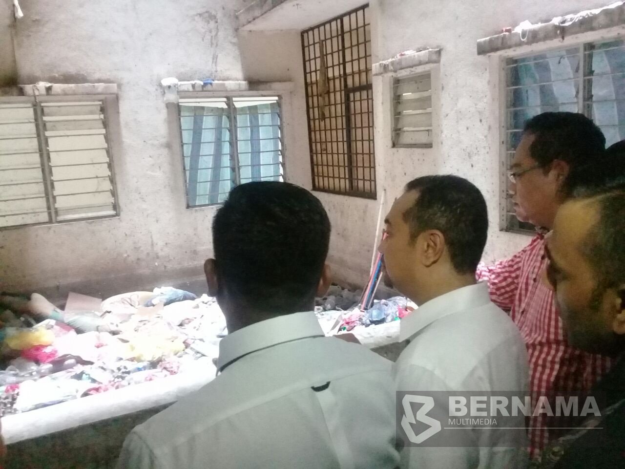 Bernama V Twitter Menteri Kpkt Gov Tsno Online Melihat Timbunan Sampah Sarap Yang Tidak Terurus Semasa Melawat Pangsapuri Seri Nipah Di Taman Pinggiran Usj Https T Co Sttximtpme Twitter