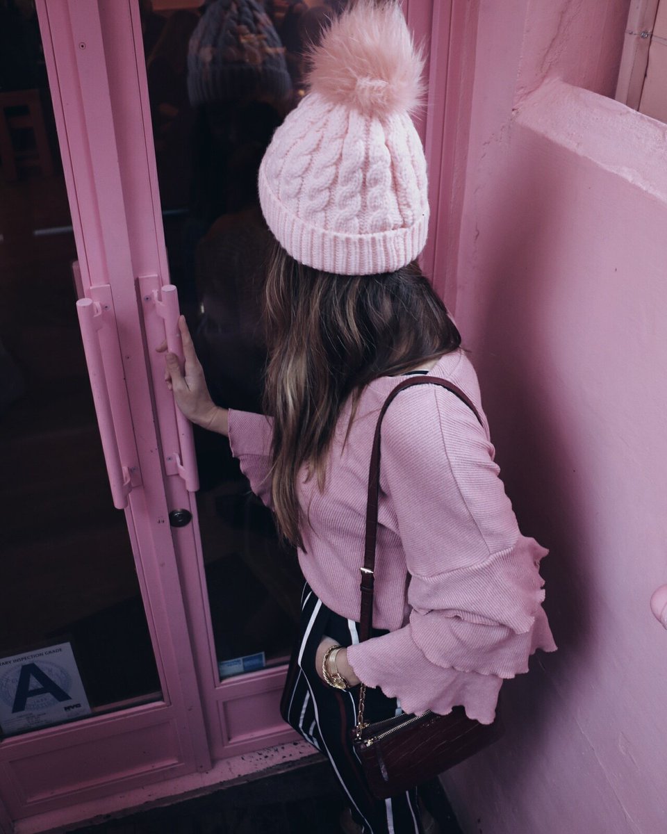 when e-ve-ry-thinnn' is pink and matchyyyyy, gotta love it.💕🍦#pink #newyork #blogger #ootd