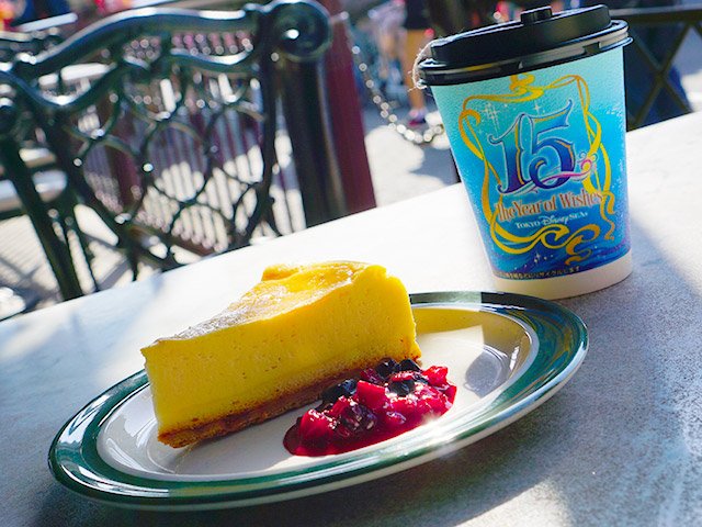 تويتر 東京ディズニーリゾートpr 公式 على تويتر 東京ディズニーシーのレストラン ニューヨーク デリ の ニューヨークチーズケーキ 濃厚なチーズケーキにさっぱりとしたミックスベリーソース付き ニューヨークの雰囲気を感じながら一休みするのはいかが