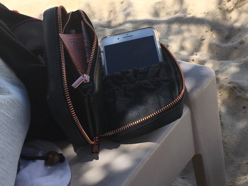 highendmakeup's tweet photo. Our "Luxury Glamx bag" put to the test at Hamilton Island. Its water resistant! Fits upto 2 phones , money &amp; lot more https://t.co/2JPZR9Mzw2