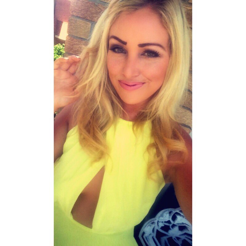Emyjwaters's tweet photo. Christmas Day beach party and the boxing day Races in Oz 💜 https://t.co/XZ8SvJyeiR