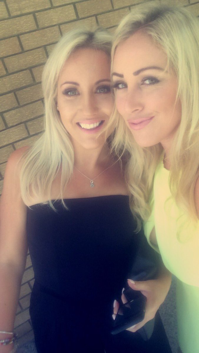 Emyjwaters's tweet photo. Christmas Day beach party and the boxing day Races in Oz 💜 https://t.co/XZ8SvJyeiR