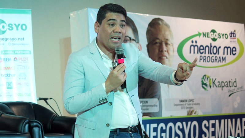 letsgonegosyo's tweet photo. Presenting ang annual business insights ng ating #GoNegosyo angelpreneur at #EntrepChamp @paulotibig! https://t.co/Oci0dO8xSk https://t.co/MuBi06ZYrO