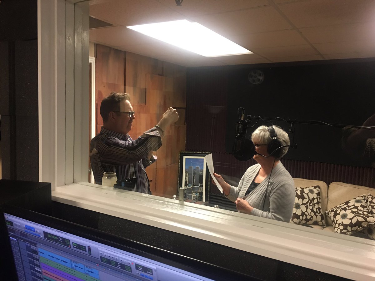 TraeEdwards_'s tweet image. Great time in the @BreezewoodProd studio with @gerondavis #CreatingMusic @rodemics @MIDASconsoles @dynaudio @WavesAudioLtd @USAudioTechnica