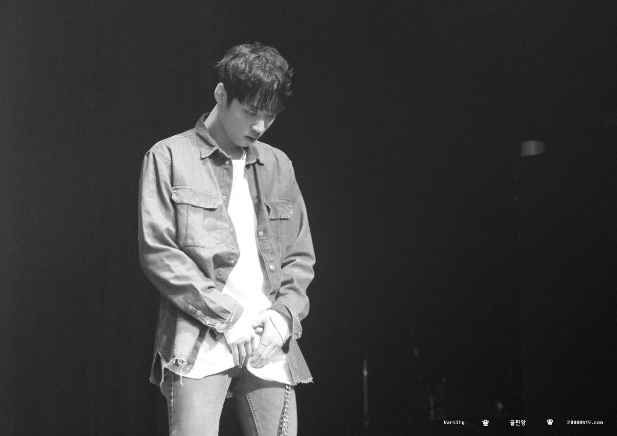 Varsity_TH's tweet photo. [FANTAKEN] 170102 #VARSITY  #바시티 #YUNHO #윤호 @ Debut Showcase
cr.20000415com https://t.co/17ne0x0fKH