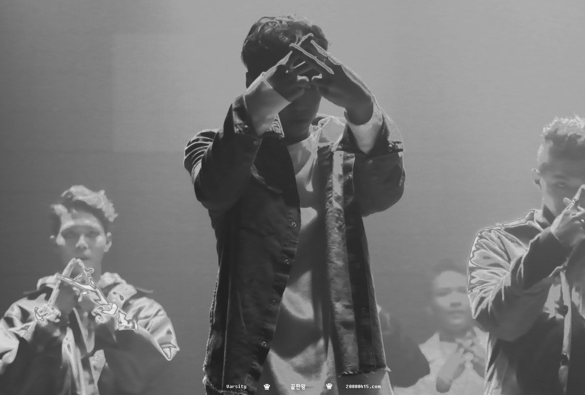 Varsity_TH's tweet photo. [FANTAKEN] 170102 #VARSITY  #바시티 #YUNHO #윤호 @ Debut Showcase
cr.20000415com https://t.co/17ne0x0fKH