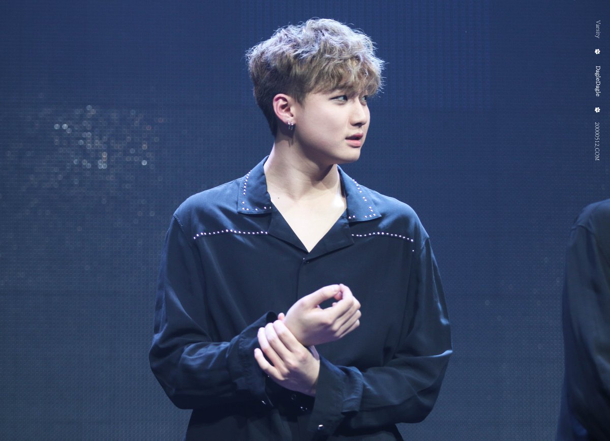 Varsity_TH's tweet photo. [FANTAKEN] 170102 #VARSITY  #바시티 #다원 #DAWON @ Debut Showcase
cr.20000512com https://t.co/YZkgvw0GLh