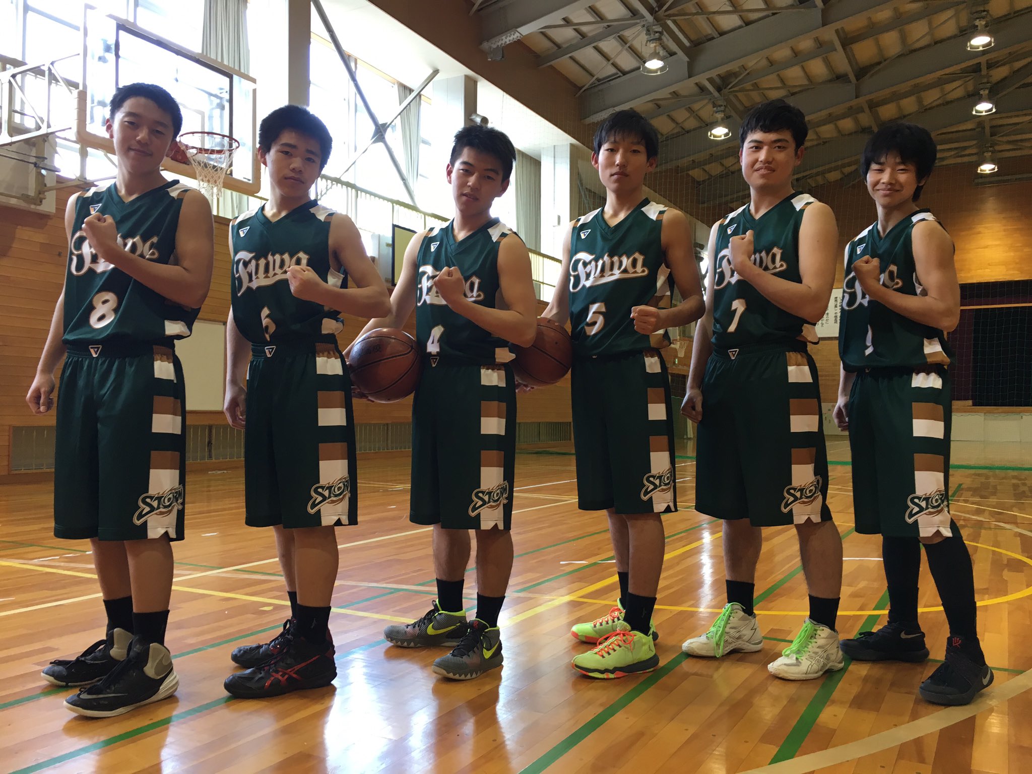 パワーハウス岐阜 Team Wear 不破高校男子バスケ Fuwa Storm 緑 白 ベースに濃金を差し色に使ったカッコイイユニフォームです パンツ裾には Storm のロゴも入りです O O 9日のゲームは新ユニフォームで臨みます 不破高校 パワーハウス