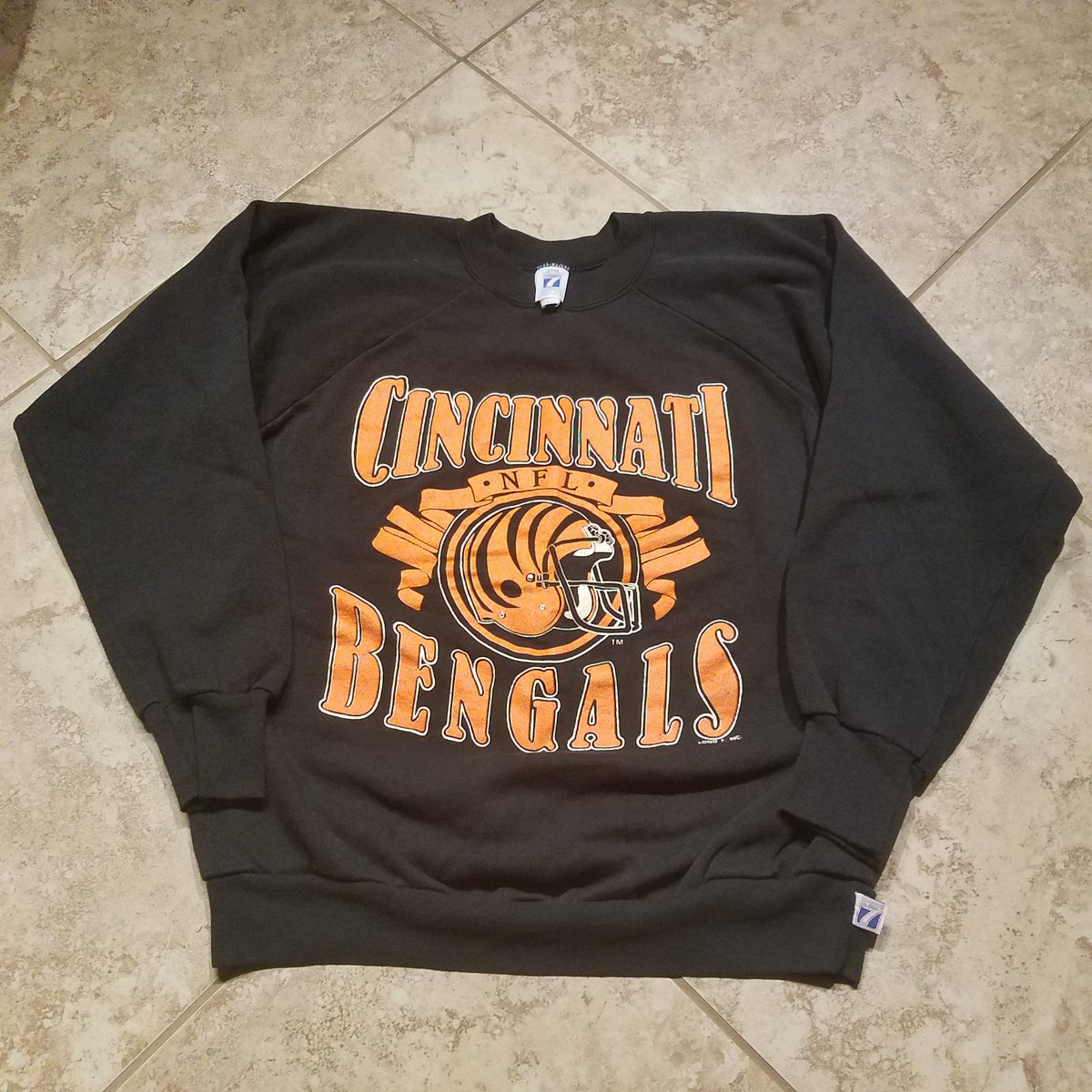 Ssscincinnatiss's tweet photo. Vintage Cincinnati Bengals Crewneck Size Large (Fits Medium) - $20 https://t.co/R8i2t2MiD4