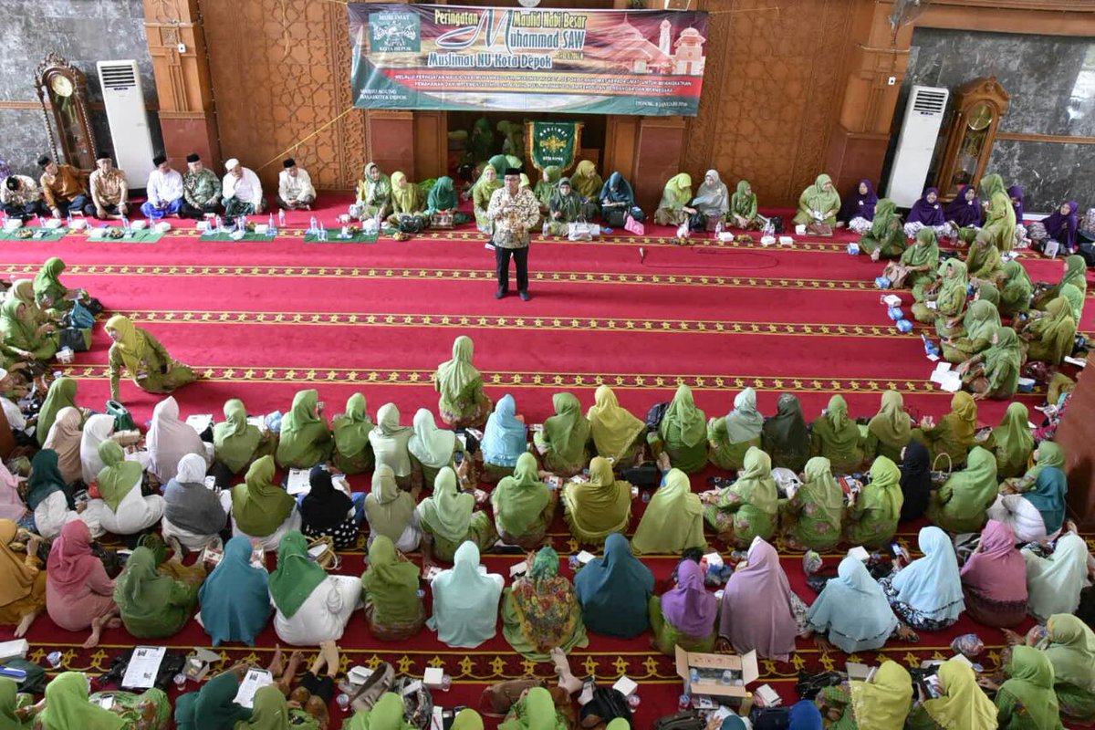 Walikota Depok <a href="/IdrisAShomad/">Mohammad Idris</a> hadiri peringatan Maulid di Masjid Balaikota <a href="/pemkotdepok/">PEMERINTAH KOTA DEPOK | #AyoPakaiMasker</a> brsm Muslimat NU @bundaelly16