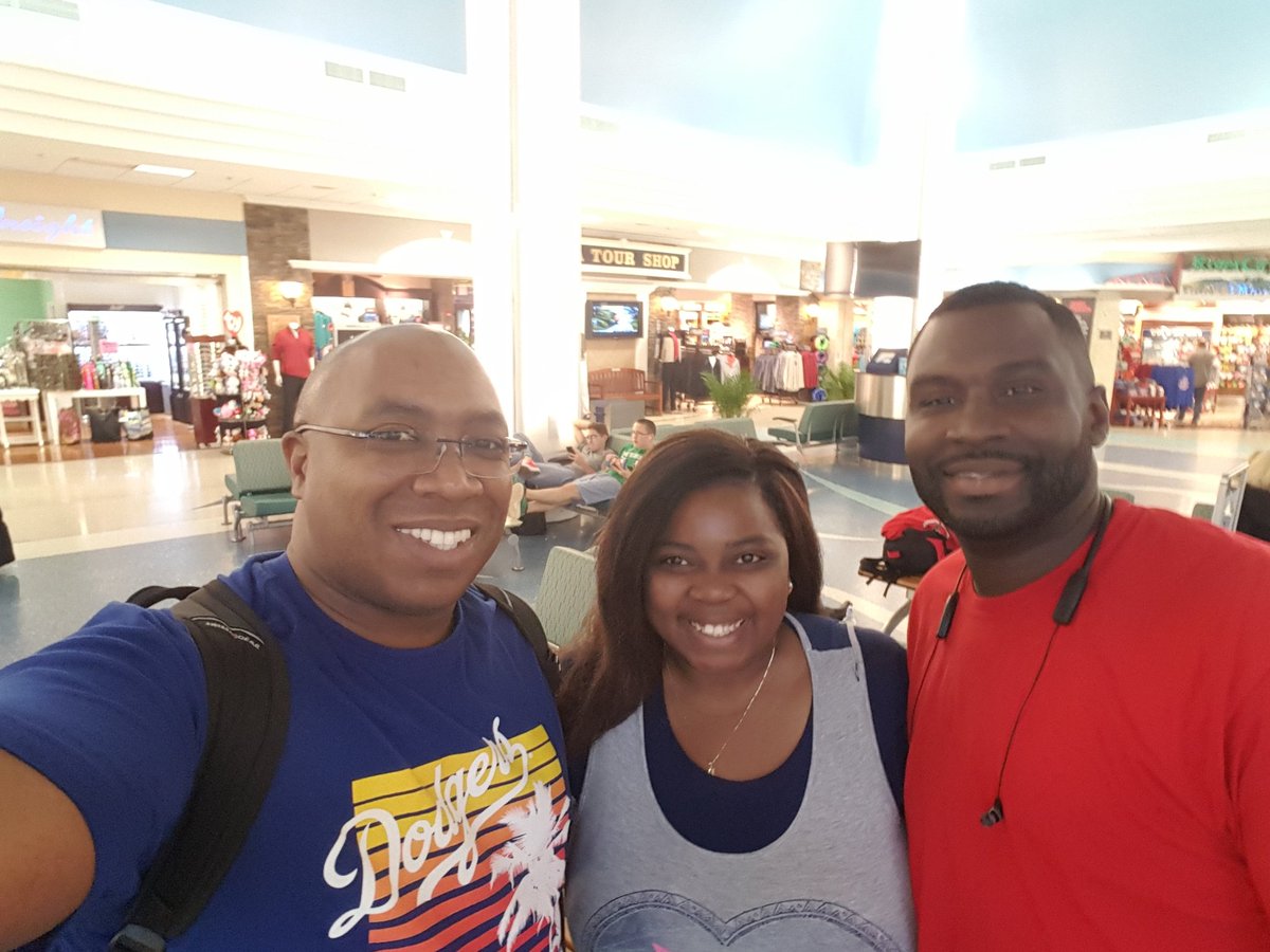 ansontunsil's tweet photo. With my sister and brother in-law https://t.co/3Hxi7tQ3hX