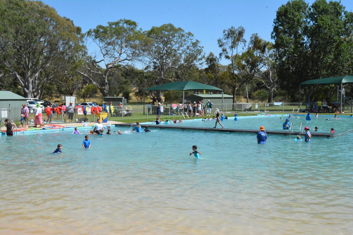 IsabellaHood10's tweet photo. Perfect weather for this year's #VACSWIM program in #Naracoorte - swimming lake was packed this morning! https://t.co/3EczKLCj1Y https://t.co/7u3pNpAFkE