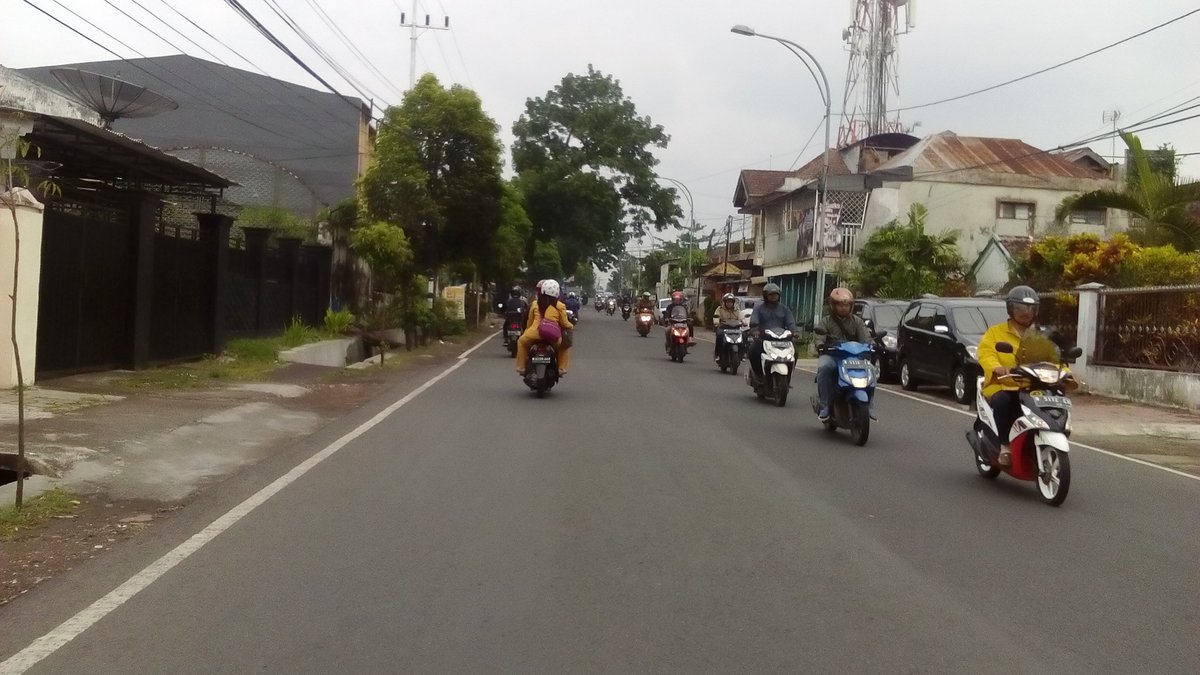 ReadyE_official's tweet photo. Pukul 11.17 jl Mayjend Panjaitan Terpantau Ramai Lancar #trafficmalang @Edunewsfm @official_itv https://t.co/5puXTsxfED