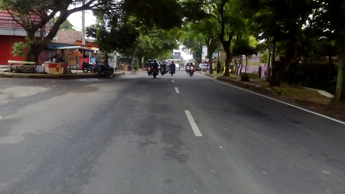 ReadyE_official's tweet photo. Pukul 11.16 Jl terusan Bogor Terpantau lengang - Ready BC 1 #trafficmalang @Edunewsfm @official_itv https://t.co/ZcSbw3vqE1
