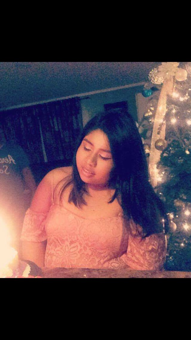 LuiWitThe40's tweet photo. That moment when you not boutta share your cake #Hungryhoes https://t.co/NoNYN36tWx