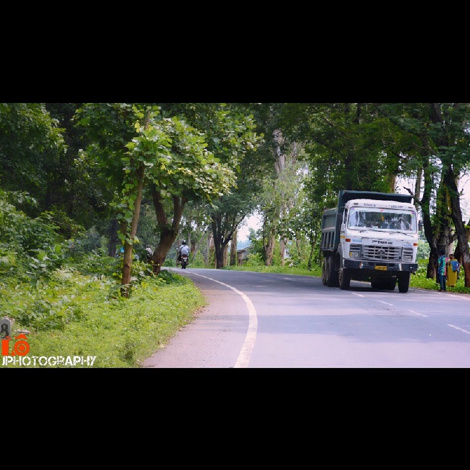 JAYWITHJZ's tweet photo. #jphotography
#Photography
@jaywithjz
#morning
#memories 
#nature 
#nikon
#nikond3200
#Landscape
#Forest
#Road
#incredible
#india
#Dang https://t.co/C0l7swaH7L