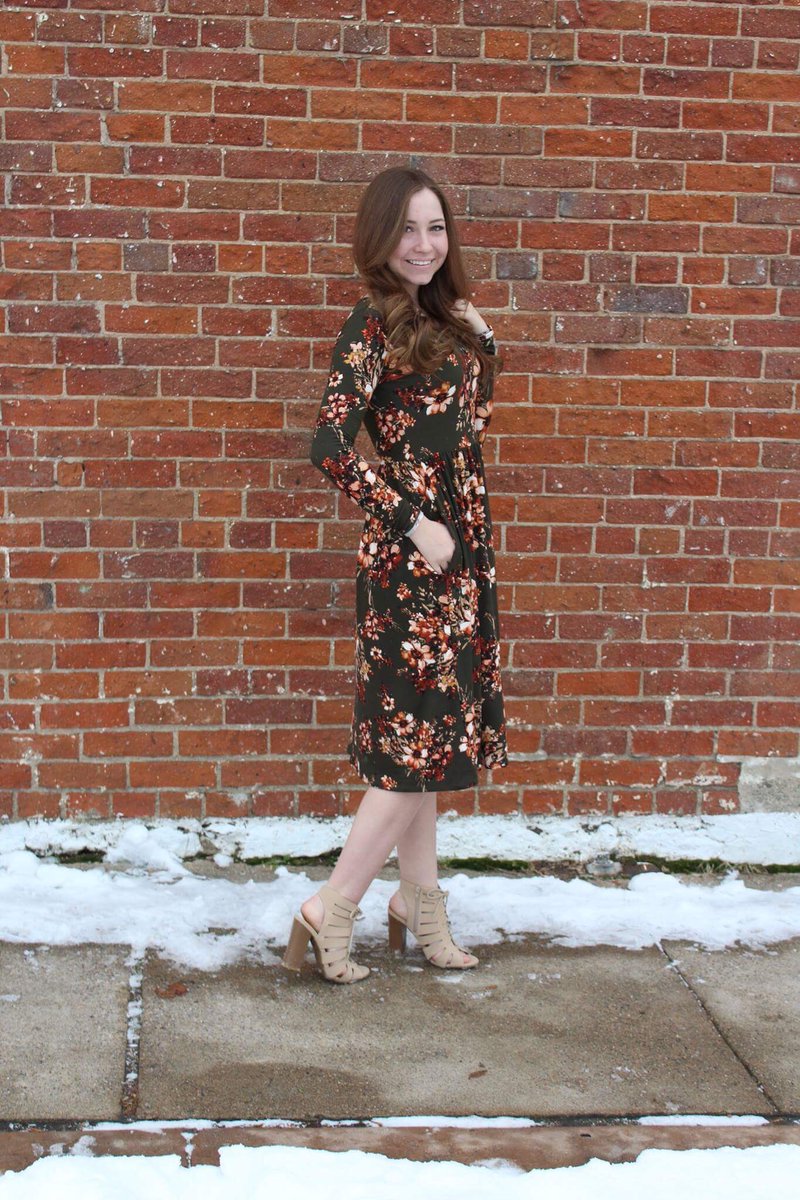 savvy_avenue's tweet photo. Lucy Olive Dress! Only a few left! #freeshipping #shoputah https://t.co/OZbY3bqiYk