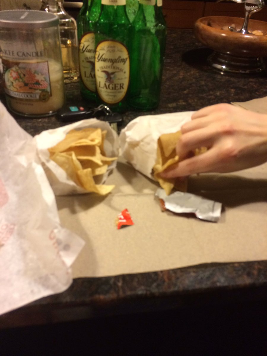PresMarkle's tweet photo. Ordered nachos but they forgot the cheese! Really sad day here, live for that cheese. @tacobell https://t.co/L57Nx81bo2