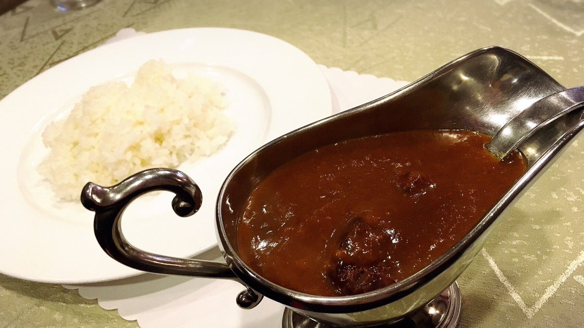 大阪はらぺこランチ Sur Twitter ボビノ ステーキカレー サラダ付 1080円 3 9 大きめの牛肉がゴロゴロ入った少しスパイシーなカレー さすが伝統のある洋食屋さん 魔法のランプの様なグレービーボートに入ったカレーと白米が別々にくる お肉はほんわり柔らかく