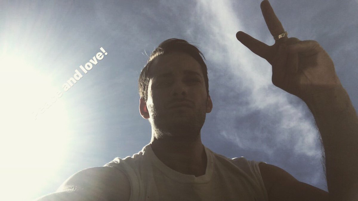 jacser's tweet photo. Y en el fondo sabía que la mejor manera de sentir tranquilidad conmigo mismo, era decir: Adiós

#PeaceAndLove #AmorYPaz ✌️ https://t.co/D1mwW9FnqP