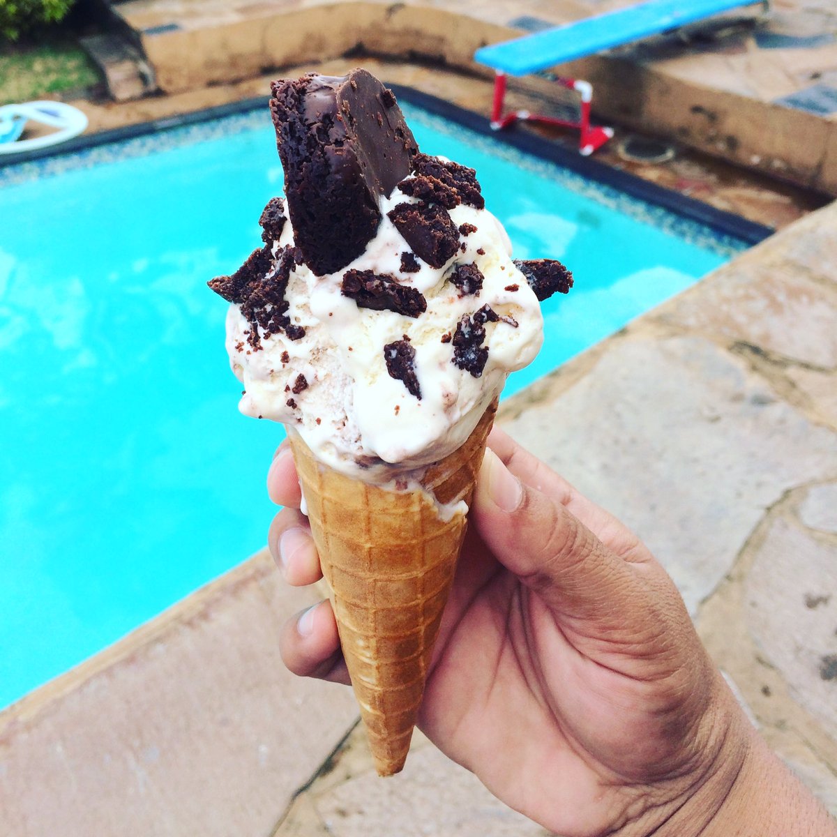 threefratelli's tweet image. Home made tin Roof brownies ice cream