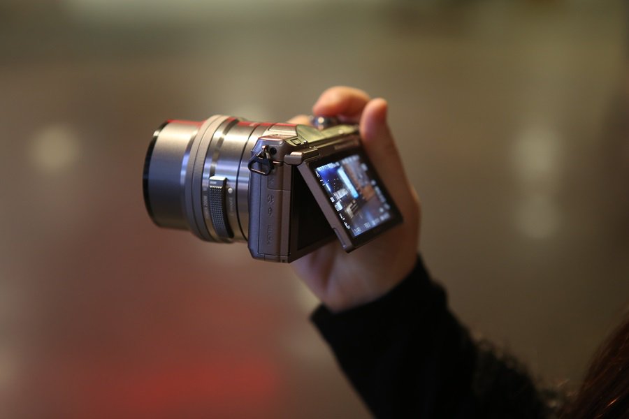 180도 까지 각도 조절 되는 LCD 라서 그런지 
사용하기 완전 편해요~ 
A5100 소니 미러리스