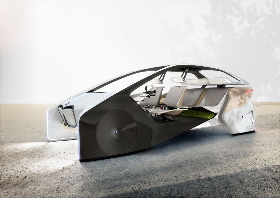 evomagazine's tweet photo. Not a car, but an interior design and infotainment concept from BMW at #CES https://t.co/pVldz8Govy https://t.co/sD7T9G7w8E