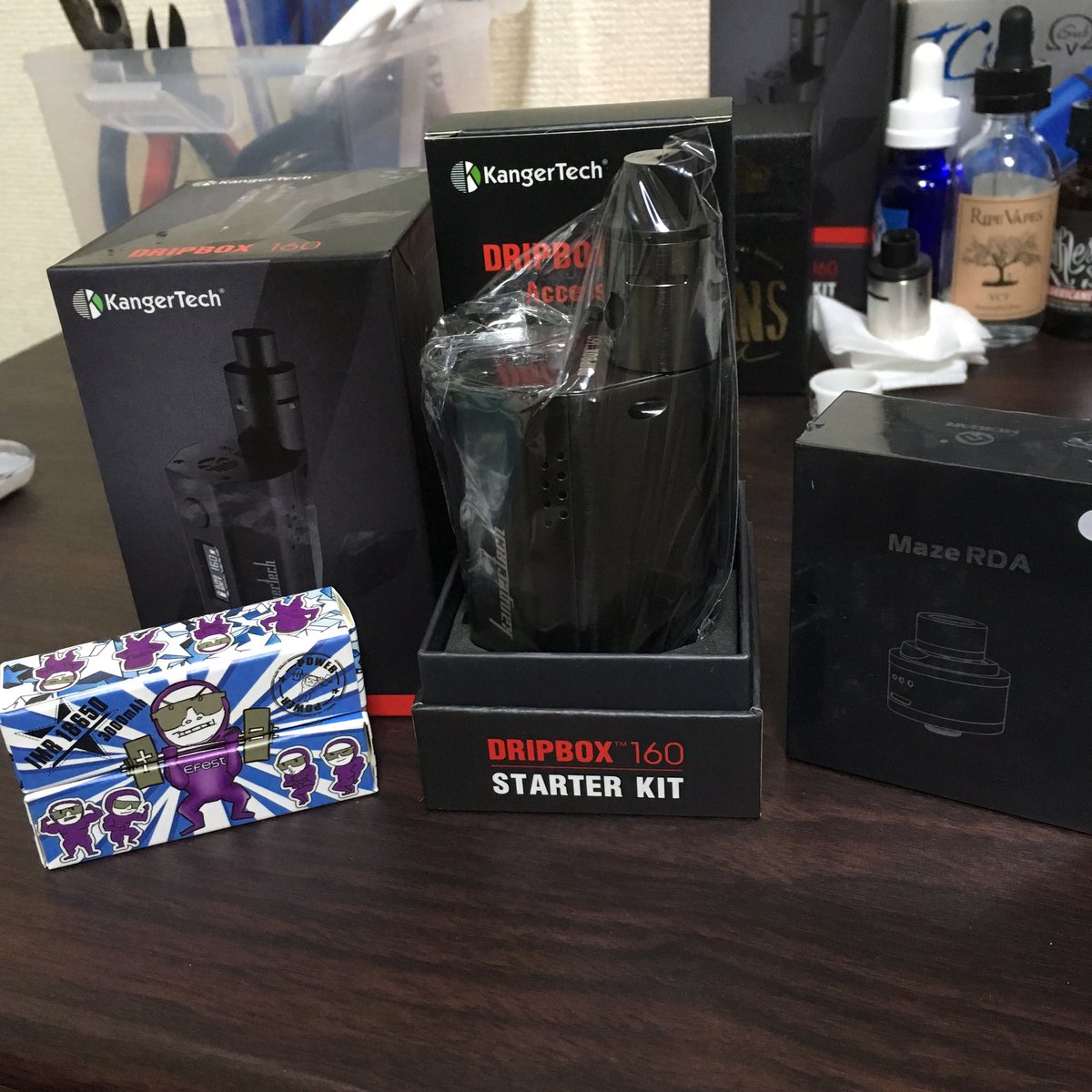 Sow5_0102's tweet photo. 2017年始まって2時間程で
喪失始めはvapeでした
そして!全部新たに届いた
性懲りもなくDripbox160w
今度はガンメタ!
subdripはポーイしてMazeをon the set!!
#vape #dripbox #mazerda #efest #町田のベイパー https://t.co/Y8caUZDeOV