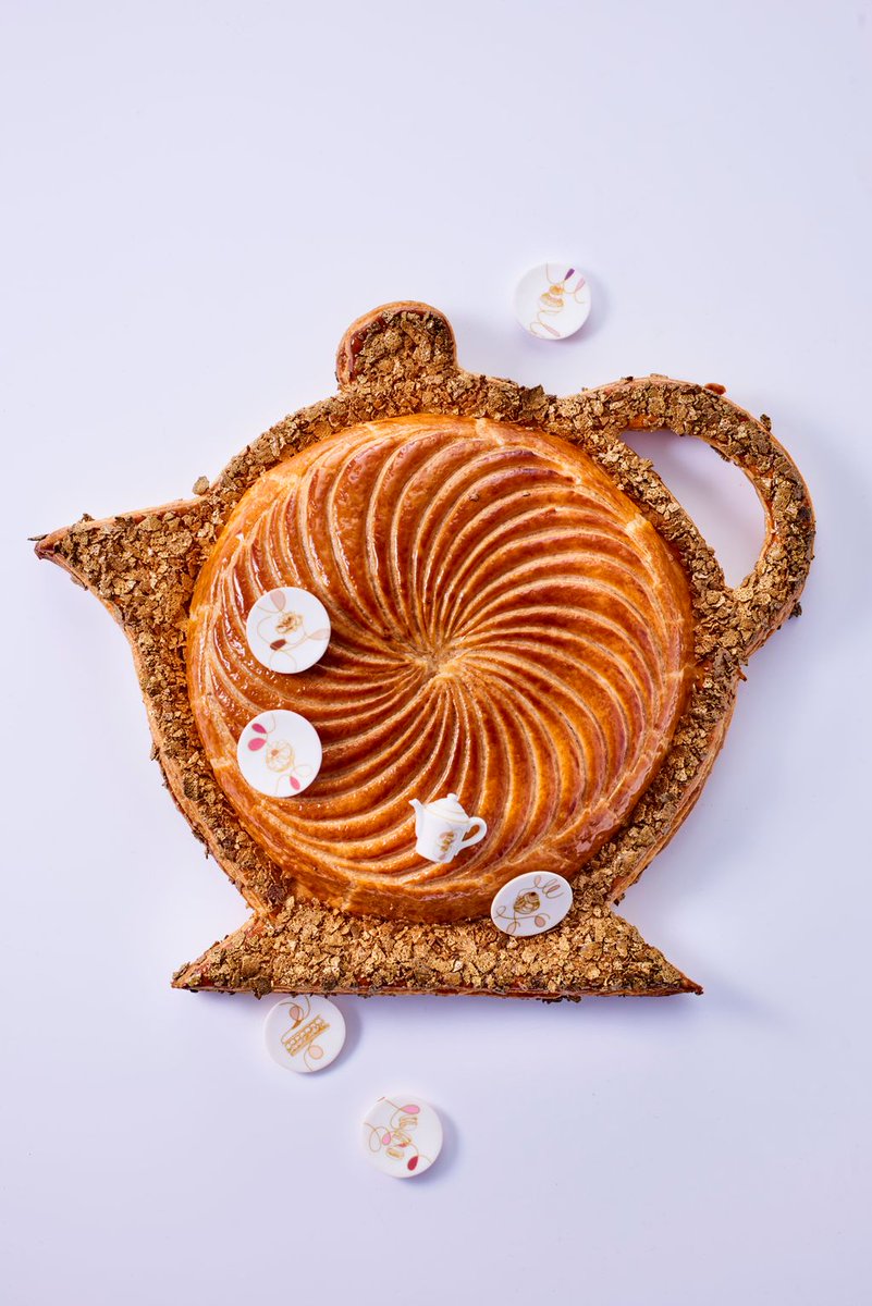 Sophiecuisine's tweet photo. {#Epiphanie} Tellement envie de croquer dans la galette @Lenotre_Paris en forme de théière imaginée par #GuyKrenzer... https://t.co/8Sb5MWxNsb