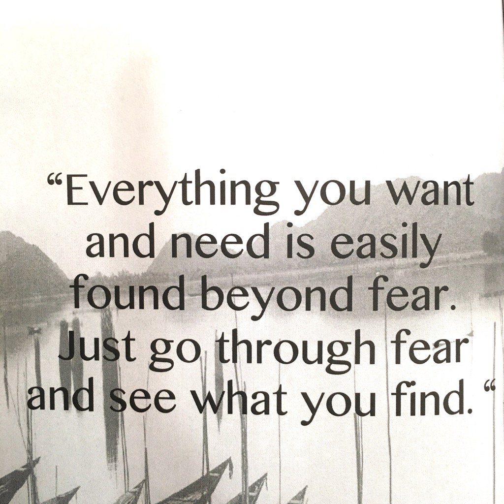 RobinRoberts's tweet photo. Something to think about this #ThoughtfulThursday...
when fear knocks let faith answer the door. #HappyFridayEve 😘 https://t.co/NMWhZ579rv