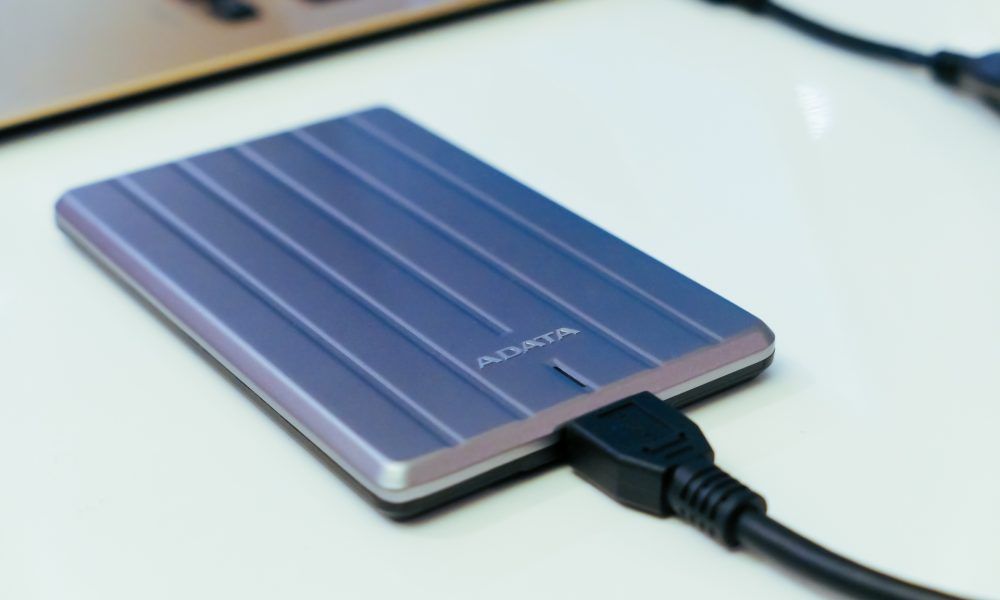 Moovely's tweet photo. Test du #HC660 de @ADATATechnology, le petit SSD externe à emporter https://t.co/vV9iWpCyDT https://t.co/5Mt6KH6QCp