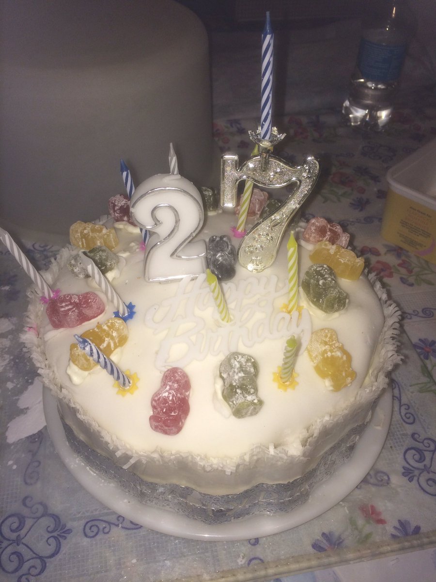 It's my birthday wahoo!! 😃🎁🎉🎁🎉🎁🎉