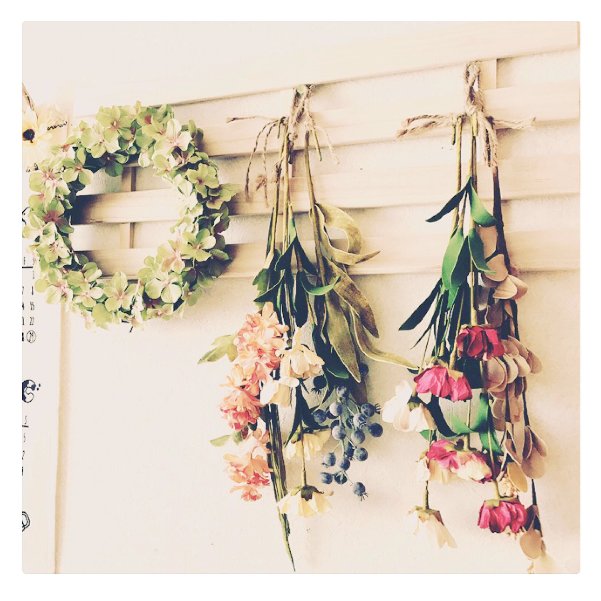 Love T ダイソーのドライフラワー風な造花と手作りの紫陽花リース こういうの凄い好き 最近の百均お洒落なやつ多くてありがたい T Co Oa9yftbjwu Twitter