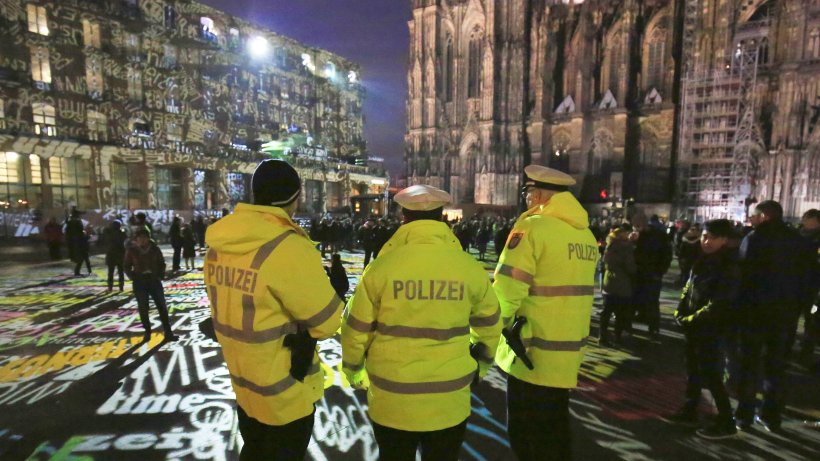 Silvesternacht: Frau eines Polizisten geht Grünen-Chefin auf Facebook an dlvr.it/N2VSrP