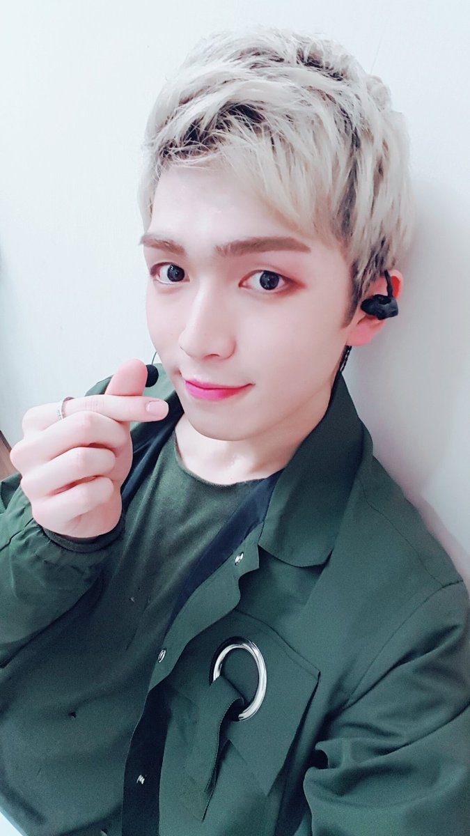 UP10TION's tweet photo. [#규진] 엠카에서 보내는 업텐션의 마지막 무대!!! 오늘도 하얗게 불태울 테니 허니텐들도 본방사수!!!! https://t.co/ewJ99SnTha
