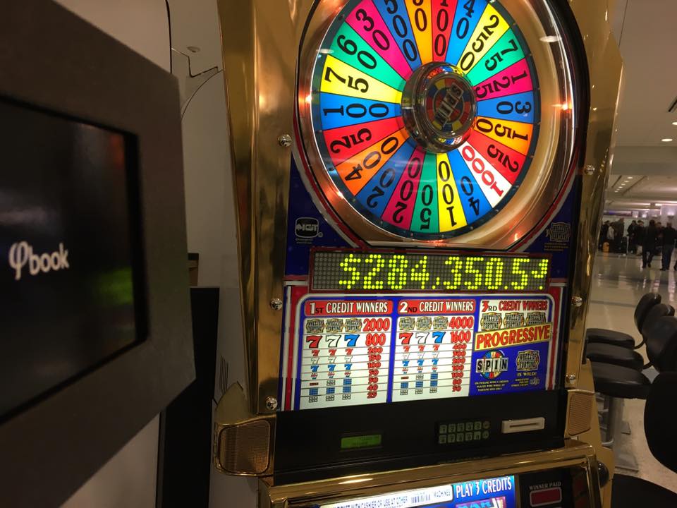 _Phibook's tweet image. Hier #Phibook a sorti son passeport pour le plus grand show mondial des nouvelles technologies #CES2017 Et il est bien arrivé ! #startup