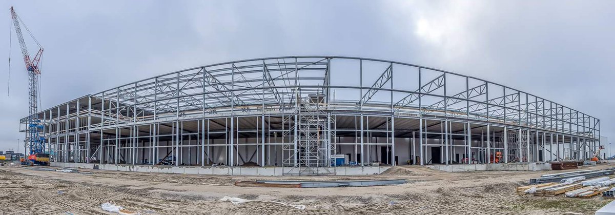 De indrukwekkende staalconstructie toont de contouren vh nieuwe koel- en vrieshuis Coolport.

Foto <a href="/evertbuitendijk/">EvertBuitendijkFoto</a>