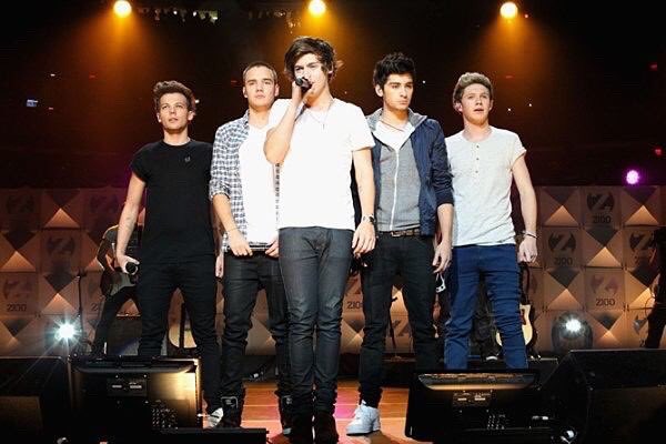 StylesYuna's tweet photo. このツイート見た人即RT🙇🏿
#NOWOneDirection https://t.co/tIkr02TSRJ