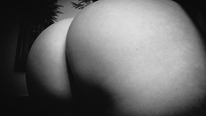 Anyways. Here is my butt. Have a good night. https://t.co/IY8sO5wmdm<a href="/tag/tbt"class="tags"><span>#tbt</span></a>