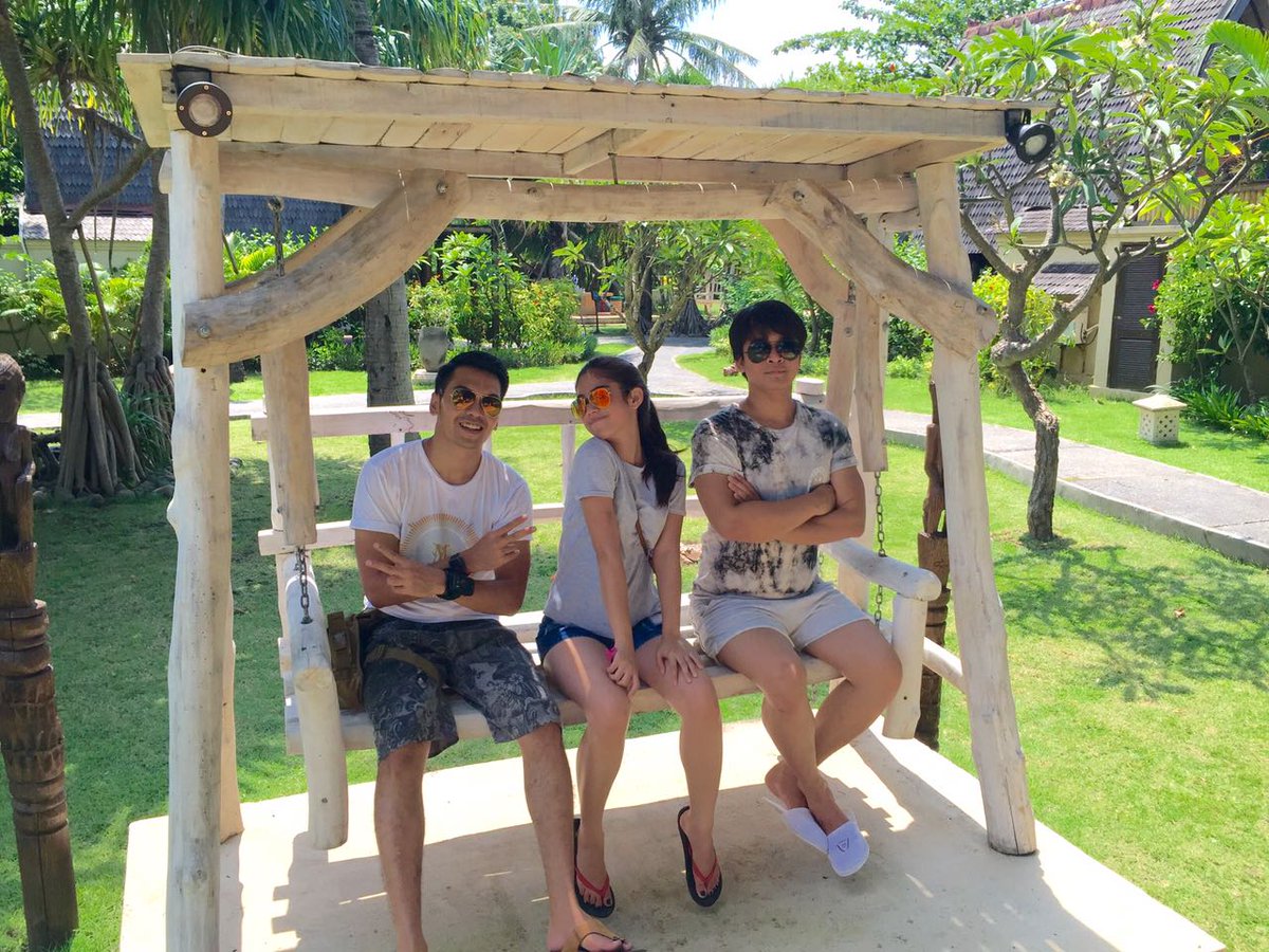 Cewek Cantik <a href="/NaomiPapilaya/">Getsemany Naomi Papi</a> Dikelilingi Cowo"Ganteng <a href="/bangbily/">Billy Syahputra</a> @bontot_cmi Semangat kaliannn,Sukses dan jGa ksehatan <a href="/MakVeraZanobia/">vera zanobia sukari</a> 😍😘🙏💪