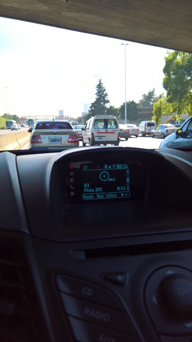 JorgeLarravide's tweet image. Rumbo al trabajo escuchando #Confundidos @Larryy87 es pura energía vital en medio del caos